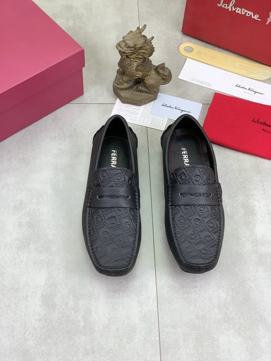Men's shoes 💰P542 New model, high quality [Ferragamo/Ferragamo] Latest lazy slip-on shoes Original imported calfskin, imported cowhide lining + original luxury metal buckle + original combination outsole Comparison without pressure Code number: 38-45